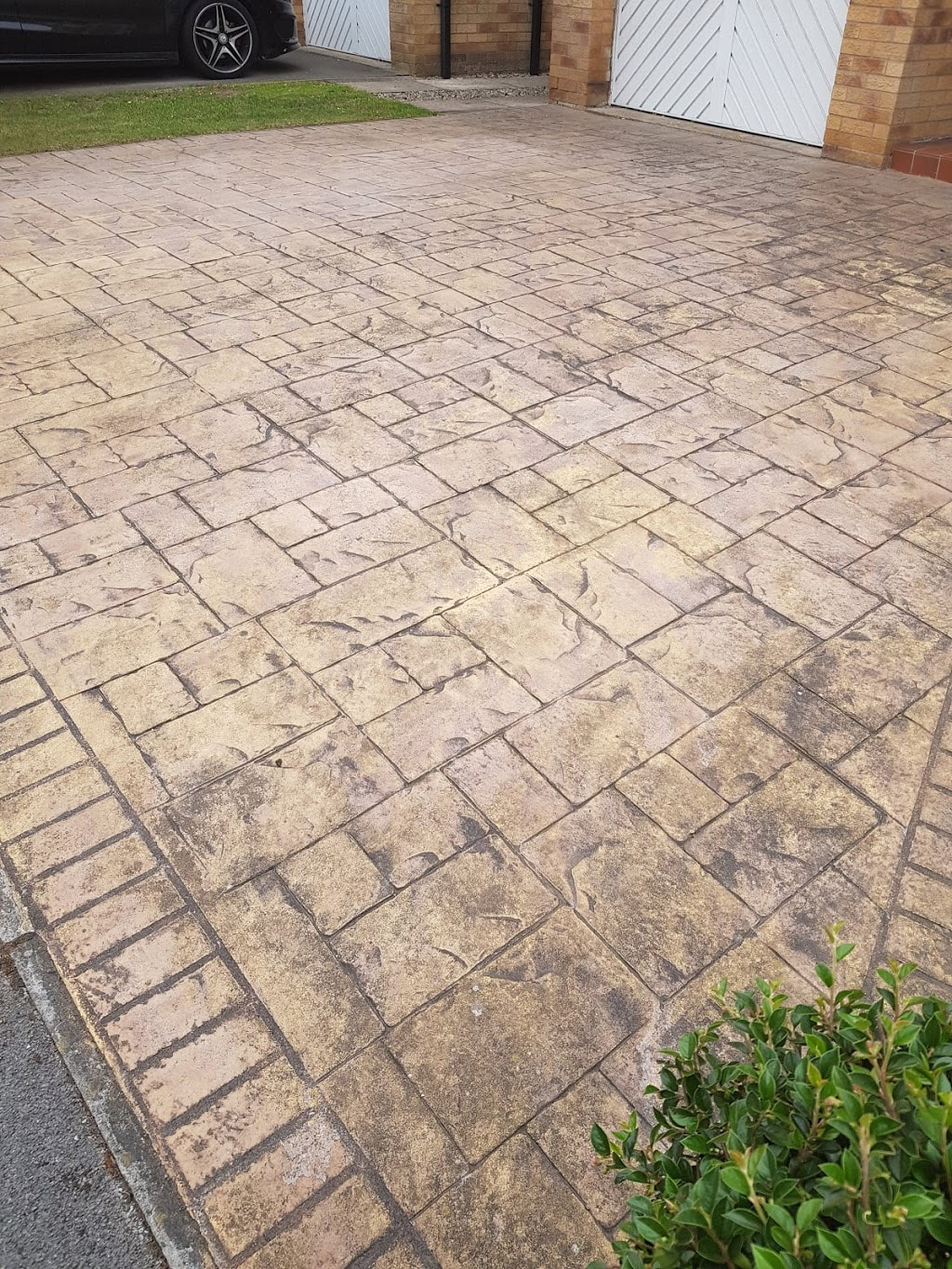 imprinted concrete before being cleaned